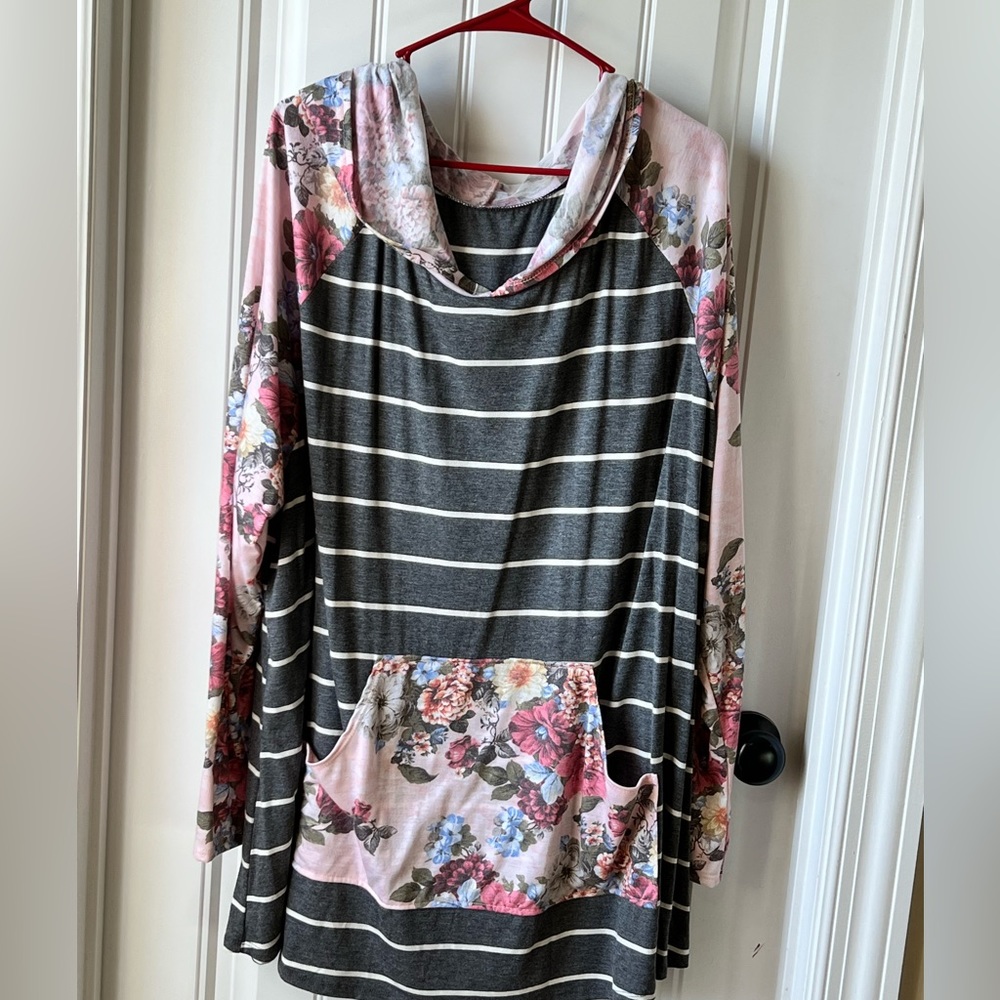 Light-weight, contrast print, hoodie